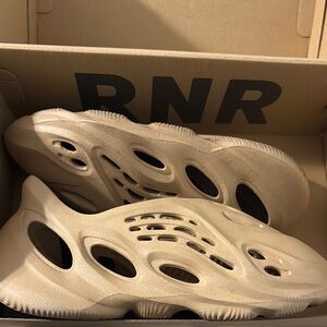 Yeezy Tan Foam runners (Unisex shoe)